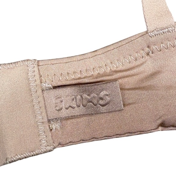 SKIMS Wireless Form Push Up Plunge Bra Clay Beige Estimated Size 30A - Picture 5 of 6